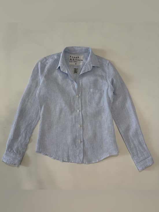Frank & Eileen Tops - Frank & Eileen Women’s Size XS White Pale Blue Striped Button-Down Shirt